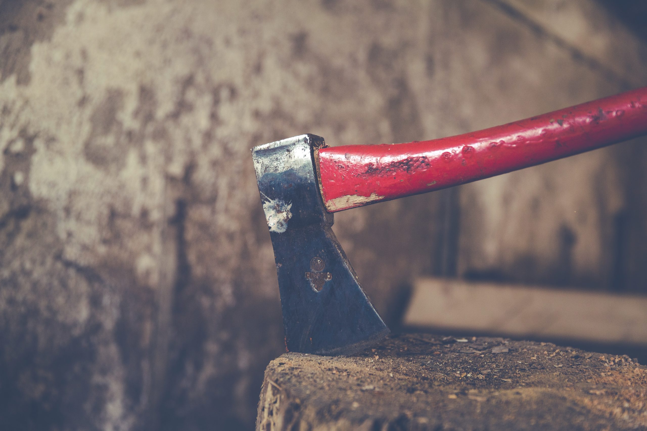 markus-spiske-BjIR85EHWt8-unsplash The best backpacking hatchet